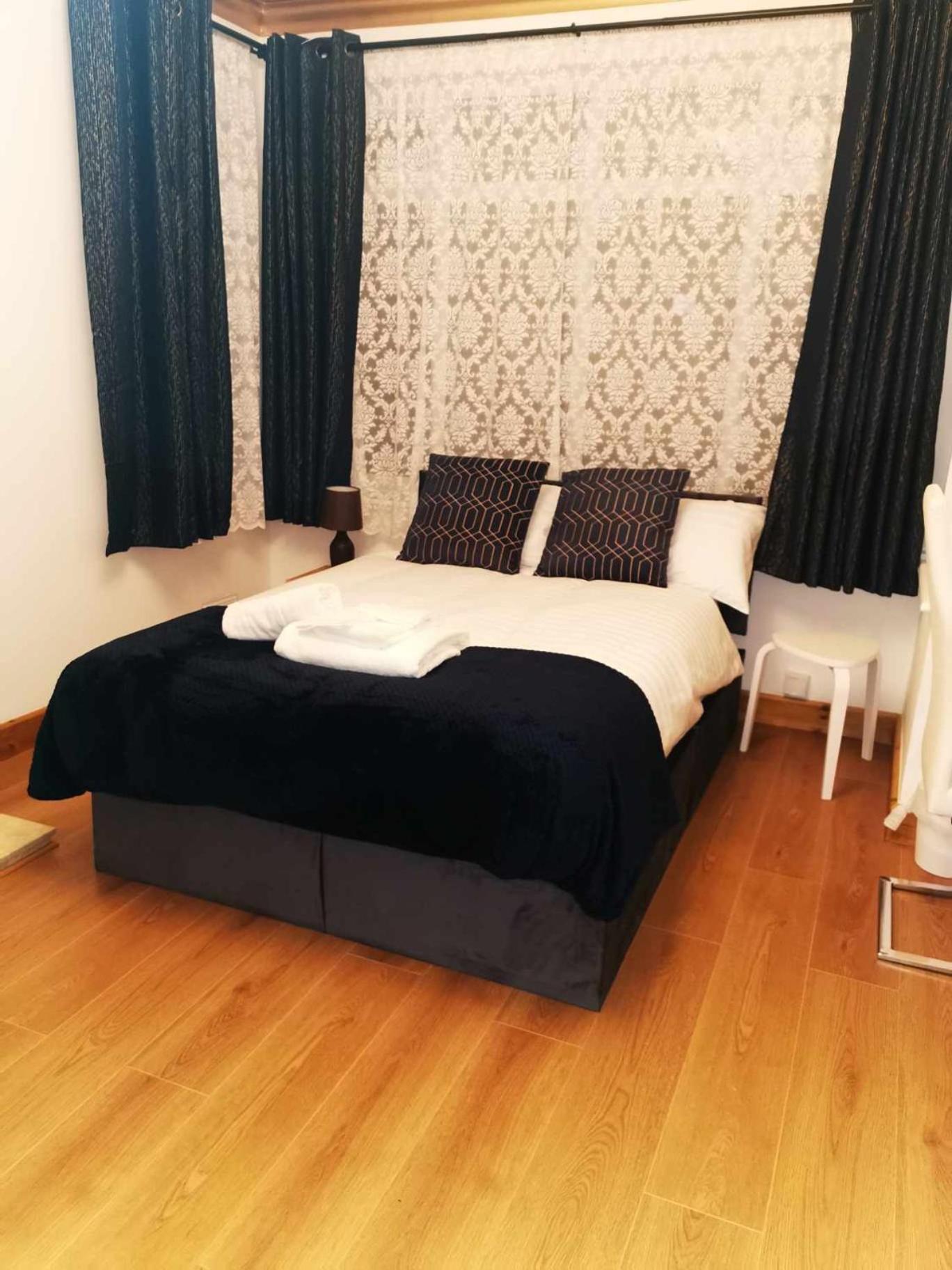 Hotel Uplands Grove Bungalow Wolverhampton Esterno foto