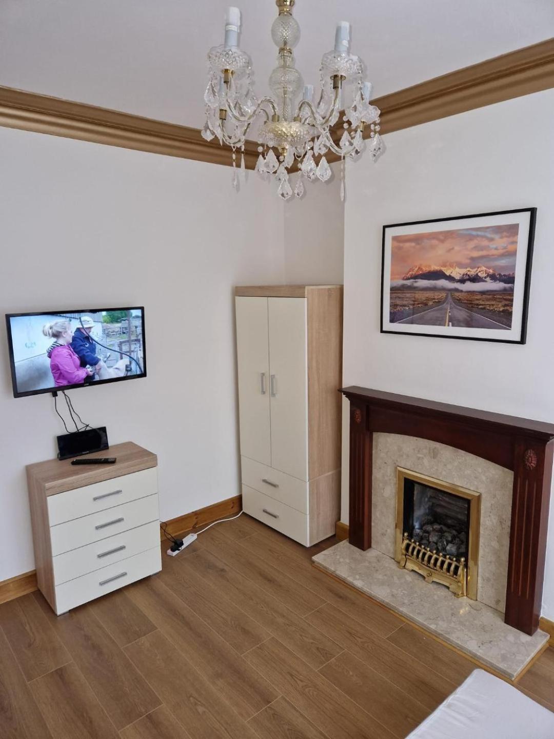 Hotel Uplands Grove Bungalow Wolverhampton Esterno foto