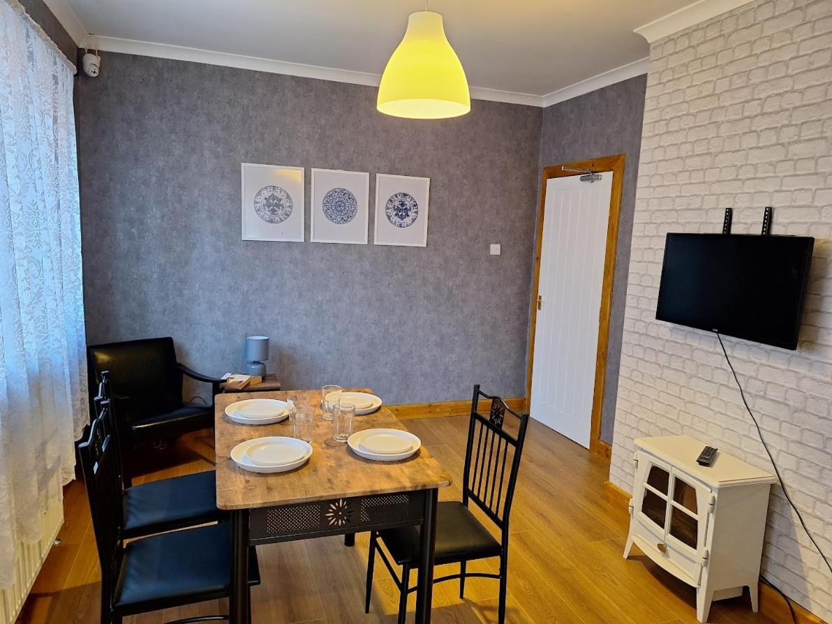Hotel Uplands Grove Bungalow Wolverhampton Esterno foto