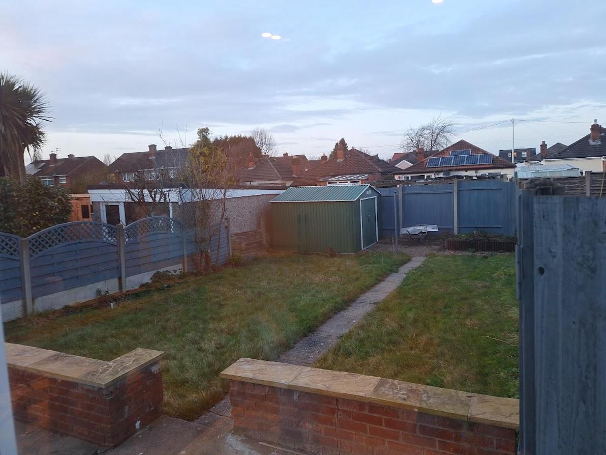 Hotel Uplands Grove Bungalow Wolverhampton Esterno foto